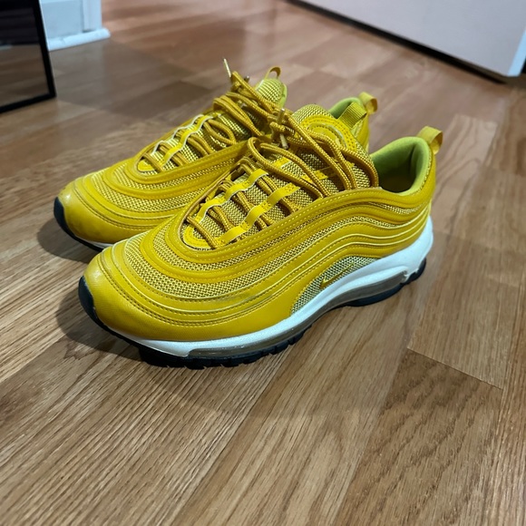 Uses Nike air max 97s - Picture 5 of 5